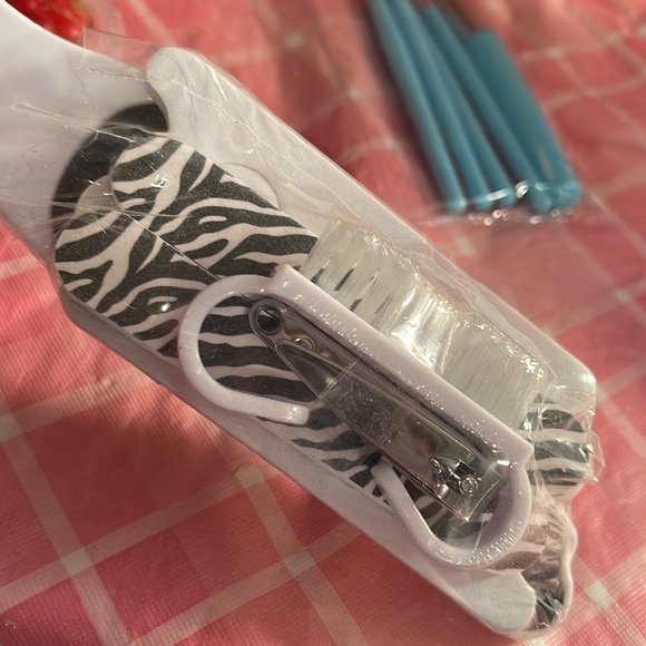 🎈SALE🎈🎀#12.MAKEUP BUNDLE🎀 - Picture 7 of 11